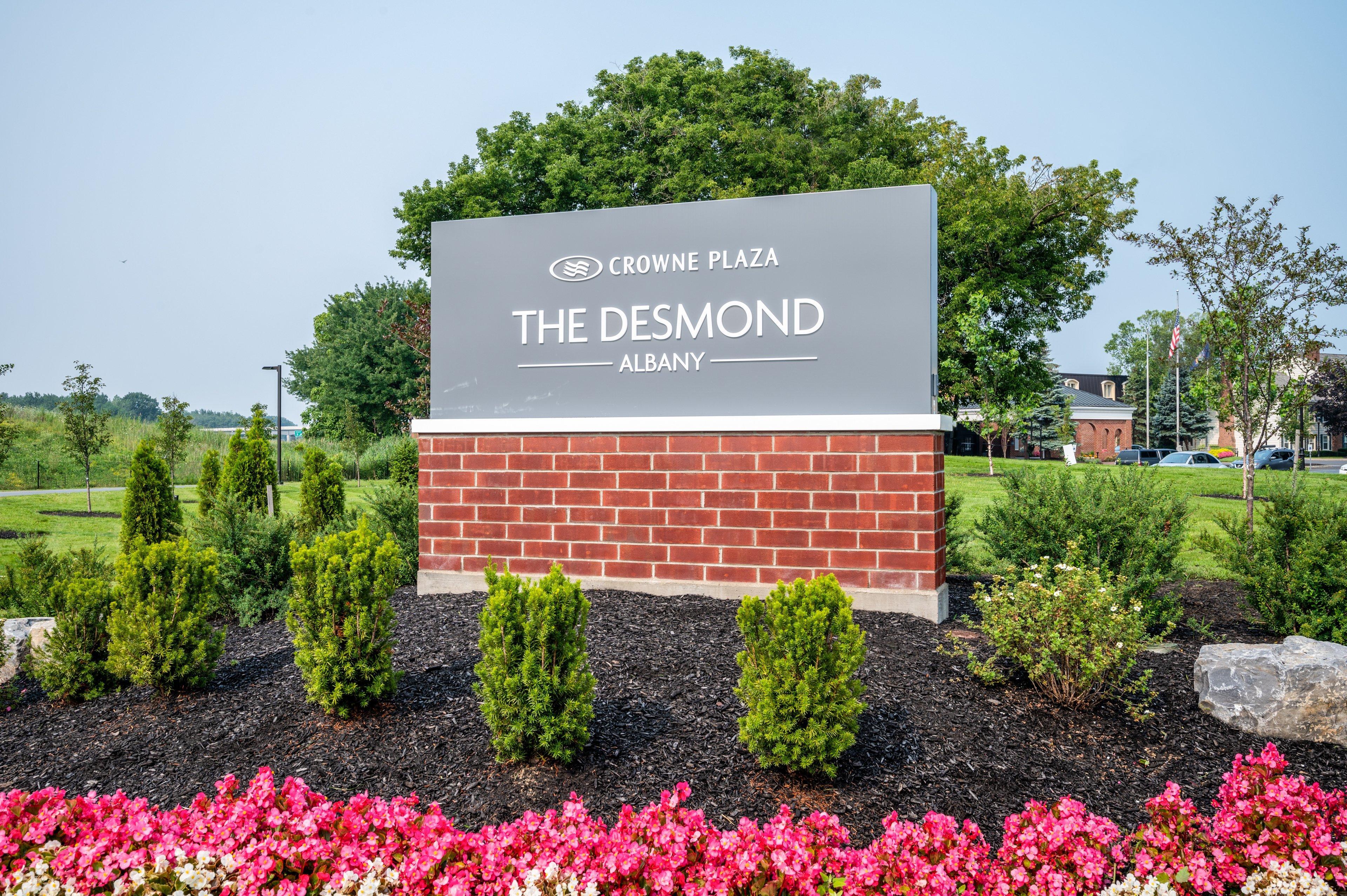 Crowne Plaza Albany - The Desmond Hotel Екстериор снимка