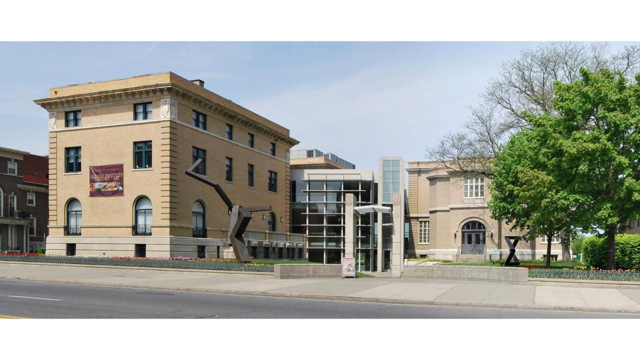 Crowne Plaza Albany - The Desmond Hotel Екстериор снимка