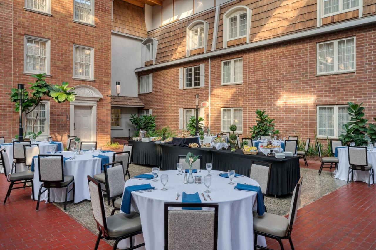 Crowne Plaza Albany - The Desmond Hotel Екстериор снимка