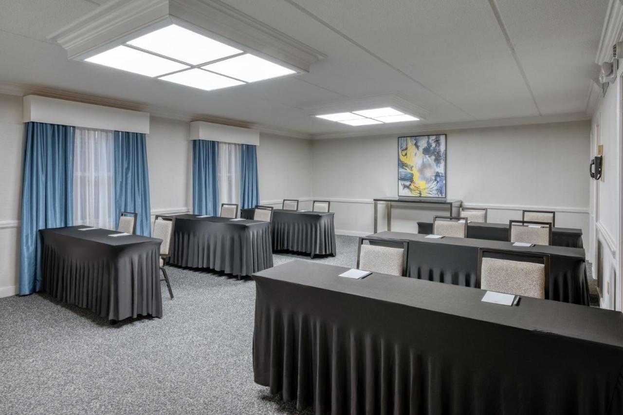 Crowne Plaza Albany - The Desmond Hotel Екстериор снимка