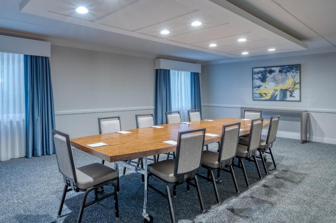 Crowne Plaza Albany - The Desmond Hotel Екстериор снимка