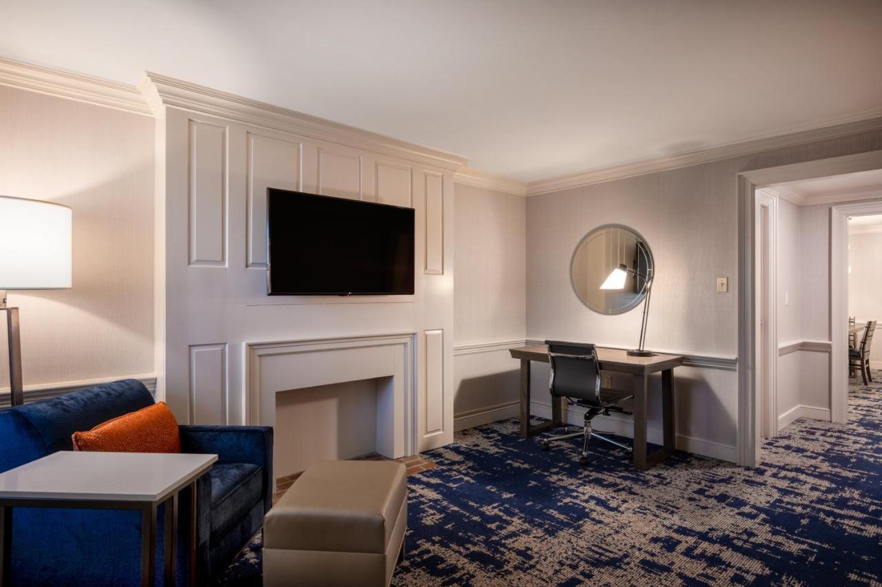 Crowne Plaza Albany - The Desmond Hotel Екстериор снимка