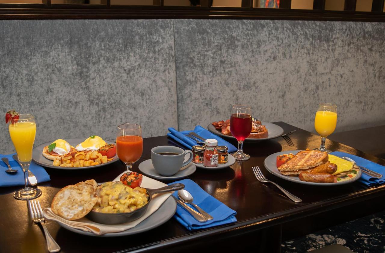 Crowne Plaza Albany - The Desmond Hotel Екстериор снимка